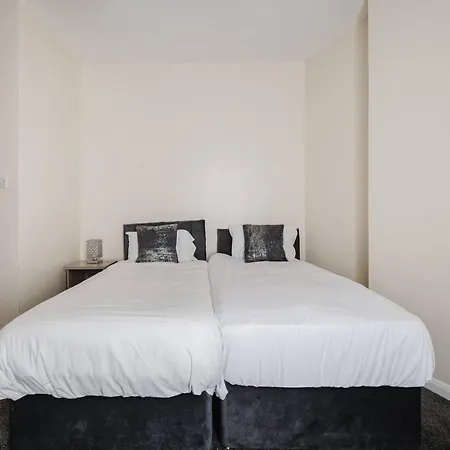 6-bed Holiday home *