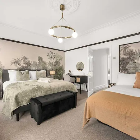 Luxury 5 Bed 10 Min To Airport Sleeps 14 *