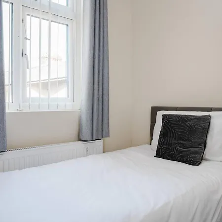 6-bed * Manchester