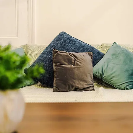 Oldtrafford - Sleeps 6 - Free Parking - Free Wifi