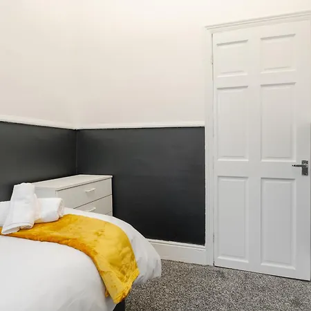 بيت للعطل Spacious 4br Near Etihad - Free Parking - 5 Min Train Station