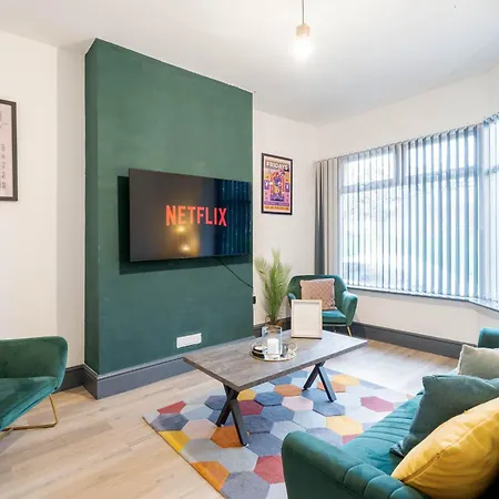 Long - 3br - Sleeps 6 - Free Parking * Manchester