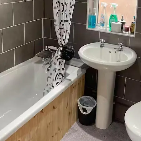 1-bed Sleeps 4 Old Trafford Nearby Daire Manchester