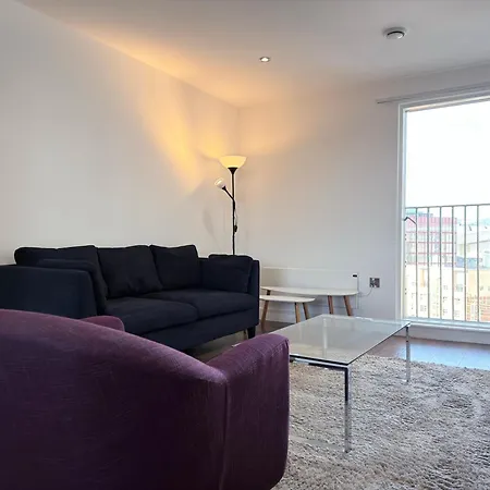 Modern Near Oxford Road, Centre *