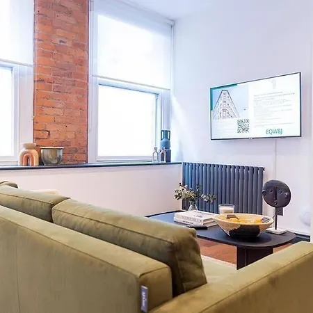 Apartment Base Steps From Attractions Manchester