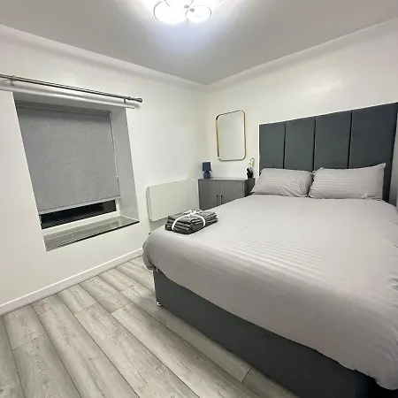 2 Bedroom - Near Coop Live & Etihad Stadium 맨체스터