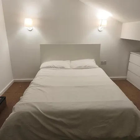 Old Trafford 1bed Apartment *
