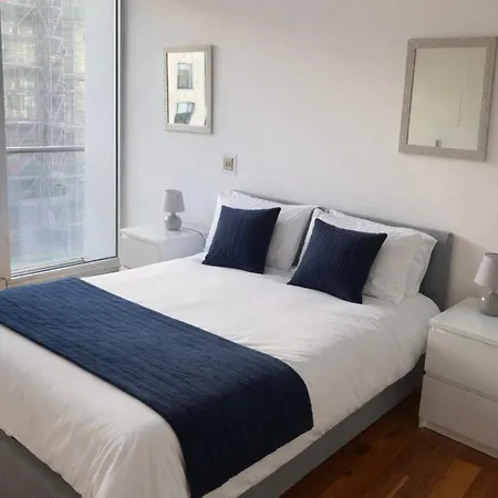 2 Bed Lowry River Collection Penthouse شقة *