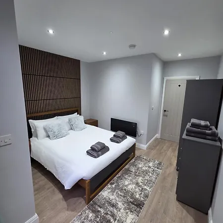 Easy Access To Airport &city Centre