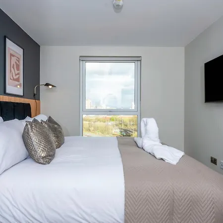 Appartement Luxury Waterfront 2br - Free Gym Access & Parking *