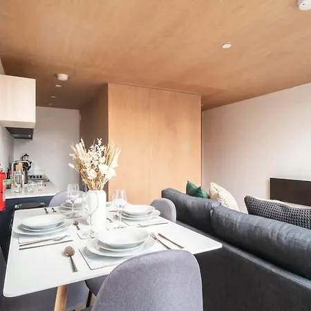 Modern And Quirky 2 Bed Flat In 아파트 *