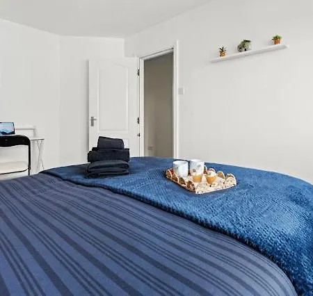 Arosa Escape- Modern2 Bed Suite,sleeps 5,free Parking,ps4,kingbed,wifi,near Christies Apartamento