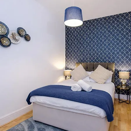 Beautiful 4bd Home, Sleeps 8, Parking, Manchester, Perfect For Groups