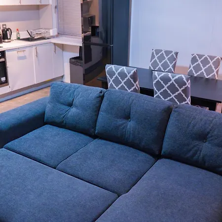 شقة Whole Two Bed, One Bedroom With Riverside View - Secure Parking - Close To Centre And Old Trafford *