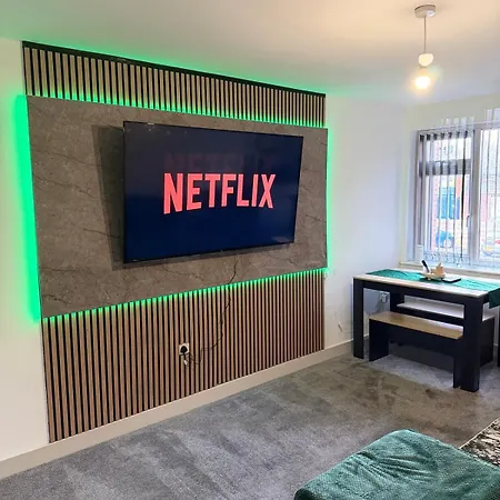 The Emerald 1br Near Etihad & Coop Live