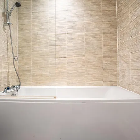 Elegant Modern One Bed Flat With Juliet Balcony * مانشستر