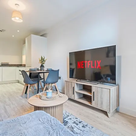 Apartamento Modern 1-bed Centre Flat - Balcony & Parking