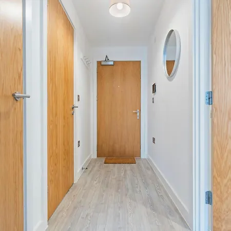 Apartamento Modern 1-bed Centre Flat - Balcony & Parking Mánchester