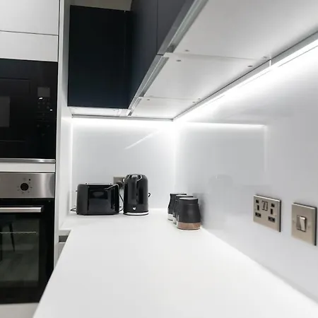 High Rise In Centre With Stunning Views