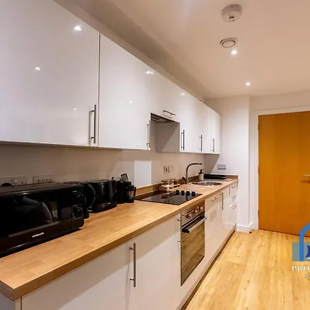 Condo-terrace-gym-games -free Secure Parking- Appartement Manchester