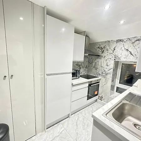 2 Bedroom - Near Coop Live & Etihad Stadium 맨체스터