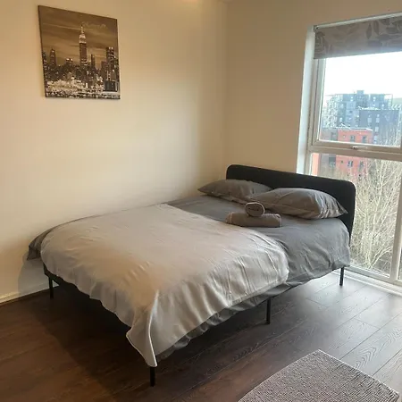 Comfortable 2-bedroom Flat Close Etihad And Coop Live Apartment *