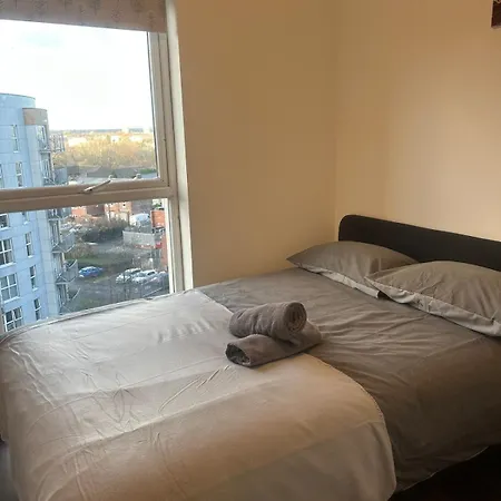 Comfortable 2-bedroom Flat Close Etihad And Coop Live