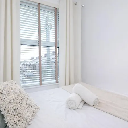 Beautiful 4bd Home, Sleeps 8, Parking, Manchester, Perfect For Groups Διαμέρισμα *