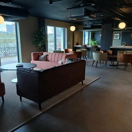 Modern 2br In With Parking Manchester