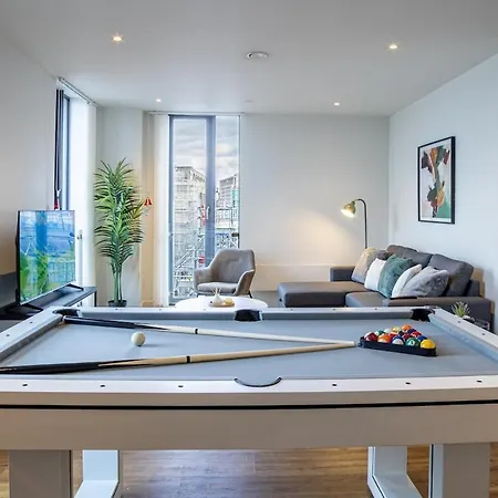 Centre Apartment, Pool Table Апартаменты