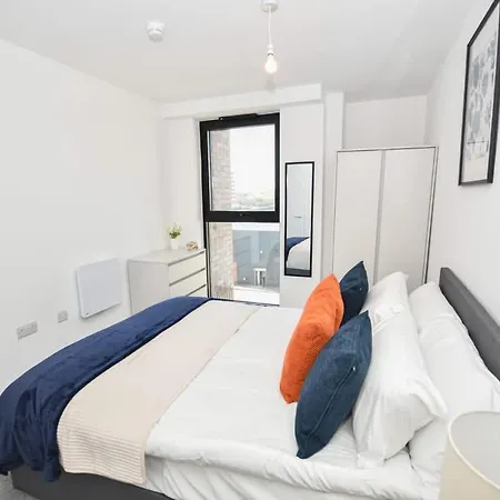 Modern 2 Bedroom In W Balcony