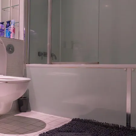 Апартаменты Whole Two Bed, One Bedroom With Riverside View - Secure Parking - Close To Centre And Old Trafford