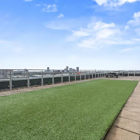 דירה Modern 1-bed Centre Flat - Balcony & Parking *