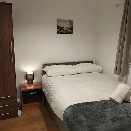 شقة Deluxe 4-bed Near Etihad Stadium & C0-0p Arena, Sleeps 9 مانشستر