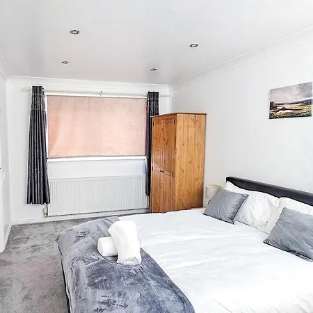 Appartamento Deluxe 4-bed Near Etihad & C0-0p Arena, Parking X 2 Cars Or Vans, Sleeps 9 *