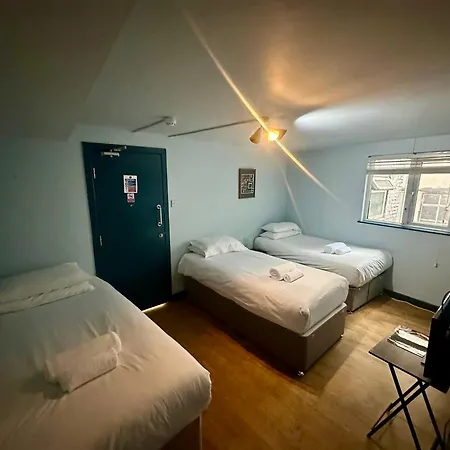 Hotel The Crown & Anchor 2*