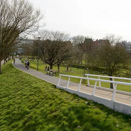 Riverside Vila Manchester