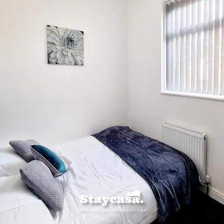 Cowesby Co-living - Private Self-cater Manchester