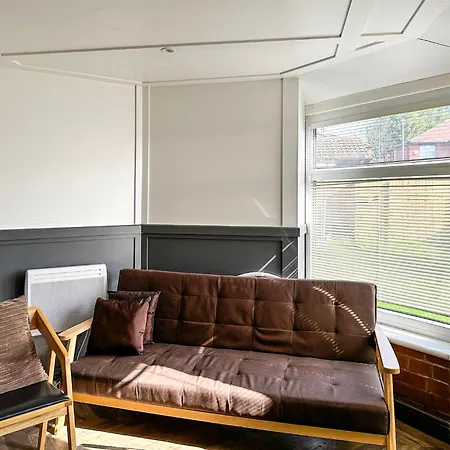 5br Jacuzzi, Garden & Parking * Manchester