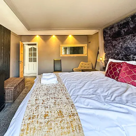 5br Jacuzzi, Garden & Parking