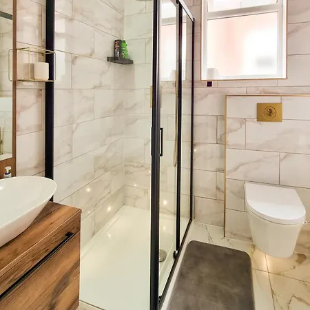 Clarence Co-living - Private Self-cater