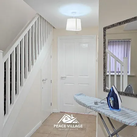 Holiday home Ashton Co-living - Private Self-cater Manchester
