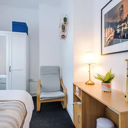 Holiday home Modern 3br House In Manchester, Ideal For Groups, Free Parking - Sleeps 8 Manchester