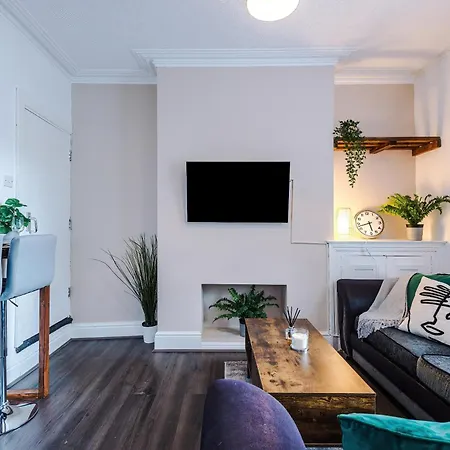 Holiday home Modern 3br House In Manchester, Ideal For Groups, Free Parking - Sleeps 8
