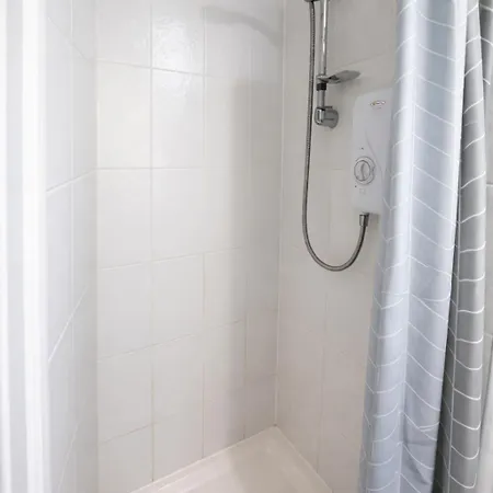 Chic 4bd Abode - Free Parking - Snooker Feriehus