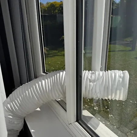 Air Conditioned Luxury 2-bed Apartment,office With Built-in Tv King Bed, Private Entrance And Free Parking マンチェスター