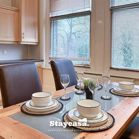 アパート Whalley Range Hideaway 7mins To With Parking *