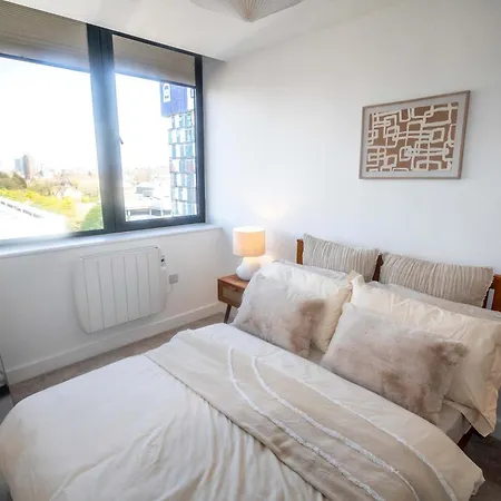 Zeni Alexandra Rise Two Bed Flat Daire *