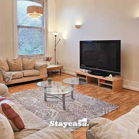 アパート Whalley Range Hideaway 7mins To With Parking *