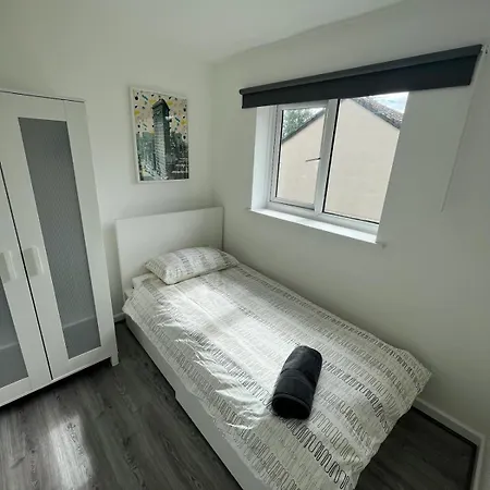 Проживание в семье Allenby Walk Private In A 4 Bed Shared House